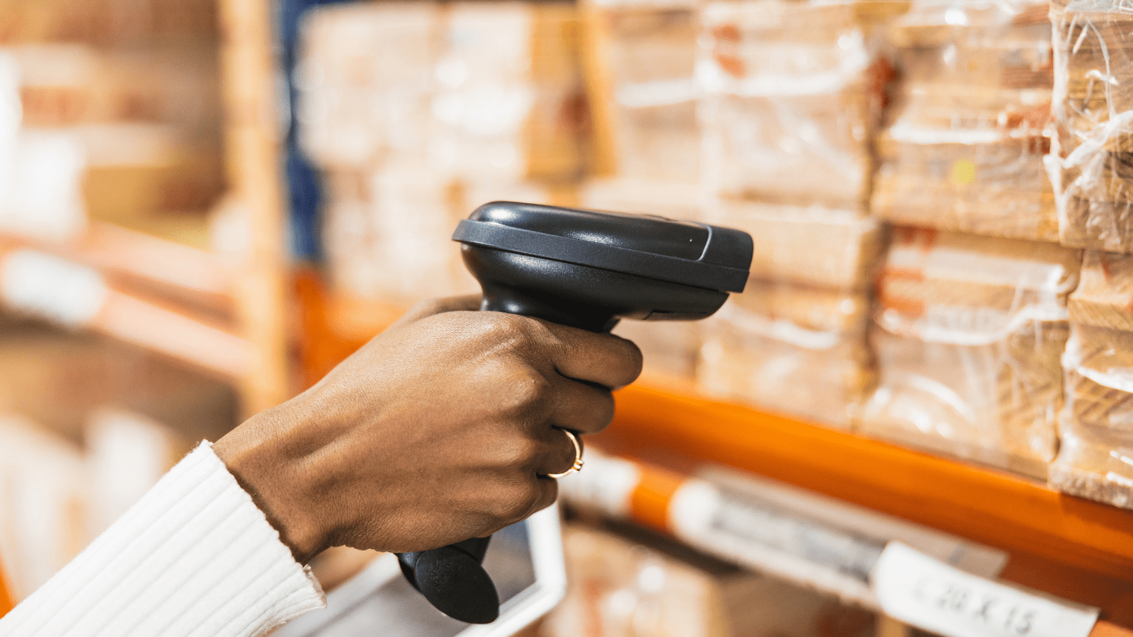 Warehouse team carrying out a stock count with Advanced Inventory Count for Business Central